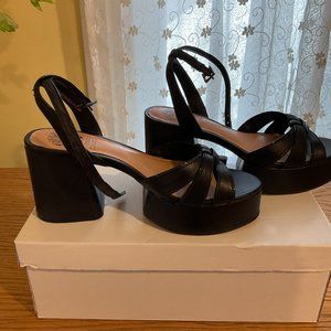 Brand New Never Worn Vince Camuto Platform Sandals